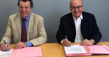 Renaud BENTEGEAT, Président de CCI France International et Alain BENTEJAC, Président des CCE signe la création de la structure juridique EFE International.